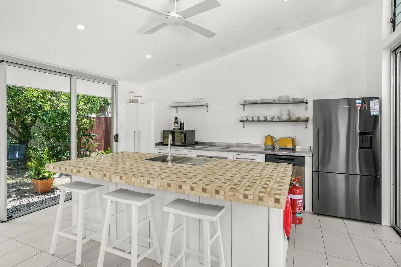 Feriehus Belle Escapes Villa Rosa Just Minutes To Trinity Beach Australien